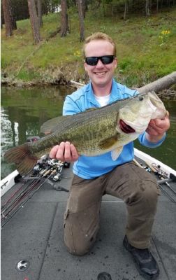 David Slater | 7.42lbs
David caught this fine specimen while fishing Long Lake outside of Spokane, Wash.