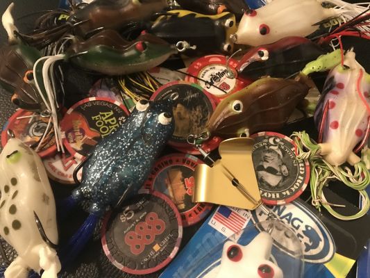 THIS IS THE $25 TABLE | THESE ARE THE $25 SLOTS
If you think about the correlation of the weather temps and water temps, you realize that the upper water column is the first to change and the most effected by the conditions. It is most effected by the cloud cover, the sun, etc.
Because of this, the fish that USE the upper water column &ndash; the fish that FEED in the upper water column &ndash; are the first and most effected by the conditions.
The volatile weather, such as fog at the coast and other in-and-out weather conditions, all prompt those rolls, jumps and misses that we see the bass do around, over and under the frogs.
We&rsquo;ve all heard it&hellip;
Yikes, did you see that, it jumped right over my frog&hellip;.
Awww man, I need a trailer hook&hellip;
Oh, this frog sucks&hellip;. Ugh, that frog sucks&hellip;&nbsp;
Wrong!
That fish &ndash; the three blowups you had around 11 a.m.&nbsp; &ndash; those two bites you had between 10:00 and 10:09 a.m. &ndash; those were completely uncatchable fish.
If the weather was different &ndash; if there would&rsquo;ve been no fog at the coast &ndash; then a lot of those &ldquo;shoulda been&rdquo;, &ldquo;coulda been&rdquo;, &ldquo;woulda&rdquo; turned into bites and fish in the livewell.
When you&rsquo;re targeting that upper 10-inches of water, you&rsquo;re playing at the $25 slots &ndash; you&rsquo;re playing at the $25 table. You&rsquo;re not playing the penny slots. Your probably not going to get 20 bites &ndash; 20 payouts. You&rsquo;re probably going to get three to six bites &ndash; three to six rewards.
A frog tournament is the $25 slots. There is no option to drop in pennies. You&rsquo;re not fishing a frog against a guy droppin&rsquo; back with a Senko or throwing a dropshot. It&rsquo;s frog on frog &ndash; topwater to topwater &ndash; there are no pennies here. This is the $25 dollar table.
&nbsp;
2018 Snag Proof Open | August 4 &ndash; 5 | California Delta | Russo&rsquo;s Marina
Presented by&nbsp;Best Bass Tournaments&nbsp;| Register Here&nbsp;Pros&nbsp;or&nbsp;Ams
Entry Form&nbsp;|&nbsp;Rules&nbsp;|&nbsp;Pay Online