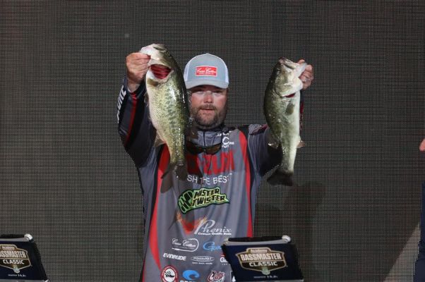 #2 Lipless Crankin'
Another springtime go-to that Davis has been relying on is a lipless crankbait, specifically the&nbsp;Yo-Zuri Rattl'n Vibe&nbsp;in both the 5/8 and 3/4-ounce sizes.
"That is such a great search bait when you are pre-fishing and also a great lure for tournament situations. I normally use the 5/8-ounce version but have been throwing the new &frac34; ounce a good bit," Davis said.
On Guntersville for the Bassmaster Classic, Davis said the heavier size was ideal.
"It was great for ripping out of the eelgrass, but I've also been using it a bunch around here on deep seawalls and the ends of long points," Davis said. "They also came out with a few new colors that the pro staff has been requesting and they are finally available."
One of those new colors is Royal Purple Shad that is just like it sounds, a shad pattern hue with a purple back.
"That's a color that worked really well on Guntersville and the spotted bass on the lakes around me love it," he shared.
Besides that new color, he's been fishing the tried-and-true red colors like Matte Craw and Rayburn Red.
When fishing the Rattl'n Vibe, he alternates between a few different rods based on where he is fishing: the Phenix X-12 for open water situations and the beefier X-13 when ripping it through the grass. Like the diving crankbaits, he likes the Revo Winch for the cranking power and he spools it up with 16-pound Yo-Zuri TopKnot fluorocarbon.
READ RELATED: Lipless Secrets with Bobby Lane
&nbsp;