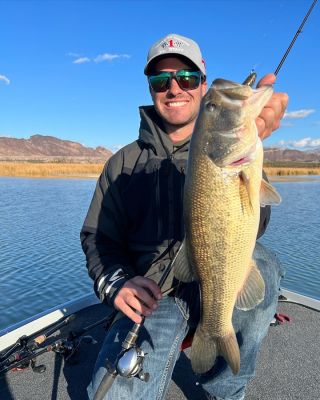 Burning the bank
Collom says that he's a power fisherman at his core and will always seek out a cranking bite this time of year. Shallow crankbaits are his go-to, especially if it's windy.
"There is usually a good cranking bite early and late in the day, and I'm a bank burner at heart, so always try to get on that bite," he said. "The ima shaker is a great cold water crankbait because it puts off a ton of vibration and as the water cools off, it gets big bites. I also like the ima Pinjack, which comes through grass well because it has a longer bill. It even comes through the spiny naiad, that hard grass they have at Havasu."