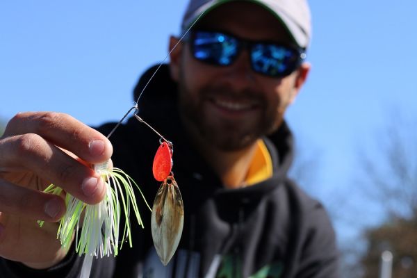 Kinkee Baits Spinnerbait
Mustad&nbsp;makes hooks that are used in many brands of jigs, crankbaits and spinnerbaits. Lester&rsquo;s new sponsor Kinkee Baits built a spinnerbait around the exclusive Mustad Titan X hook.