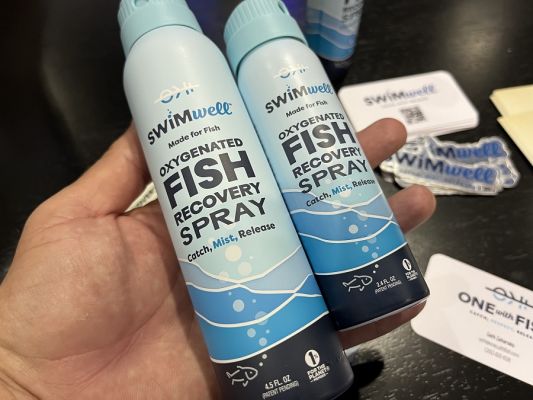 Boating Accessory &ndash; Swim Well Fish Recovery Spray
Fish care is crucial whether you are a recreational angler or compete in tournaments and this can of water-based spay contains plenty of oxygen to boost your fish. It sounds strange initially, but it makes sense the more you think about it. This product sprays a mist, like a sunscreen, giving struggling fish more dissolved oxygen.
The company did plenty of testing with fish to see how they did after swimming in fast currents inside tanks and it helped tremendously for those fish. They also find that it works well for stressed trout caught in warmer weather but could easily help bass inside your livewell.
&nbsp;