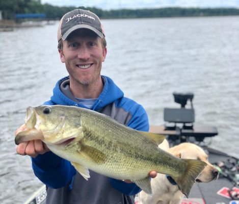 Lipless Crankbaits
Card will fish a lipless crankbait with the most variety and adjust his retrieve based on the season and cover of all of the bait types mentioned.
"There are so many things you can do with a lipless and that is what makes them so effective all year long, "said Card. "One of my favorite ways to fish them when it is cold is with a 'yo-yo retrieve' where I let it fall down the bottom and pull it up because it looks just like a dying baitfish. I'll also fish it with a pull and reel where I sweep my rod and try to keep the bait as close to the bottom as possible."
Card will burn the bait quickly during warmer conditions or fish it around grass and rip it out of grass every time it hangs up. When fishing a larger &frac34;-ounce bait like the Hardcore Vibe 75, he also uses it offshore on ledges.
"I like to target that ten to fifteen-foot zone," he said. "Let&nbsp; it go down to the bottom and rip it back up."
The many different crankbaits on the market all do different things and with some added changes in your retrieve, you can expand on that further. Casting and reeling any of them will catch fish, but making adjustments to your retrieve will trigger even more bites.
