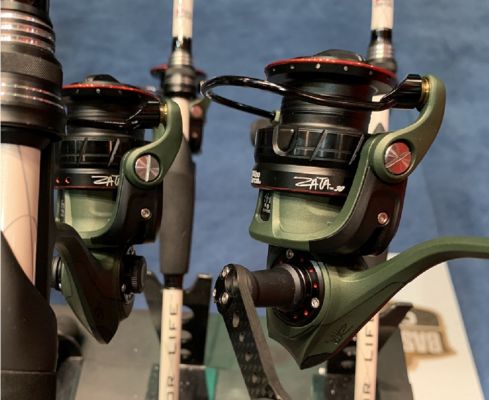 Options
The baitcasting reels will be available in both right and left-handed retrieve in an excellent all-around speed. Currently, the 7.1:1 is the only option, but this gear ratio will suffice for a wide variety of bass fishing techniques. On the spinning side, the Zata comes in three sizes: 20, 30, and 40.
Additionally, there are four baitcast and two spinning combos. Included in the lineup are a 7&rsquo; medium and 7&rsquo;3&rdquo; heavy rod with both right and left-handed baitcast reels.
For spinning, there is a 7&rsquo; medium rod with a Size 30 reel and a 6&rsquo;10&rdquo; medium-light with a Size 20 reel.&nbsp; The rods used in the combos feature 24-ton graphite and very lightweight.
&nbsp;
&nbsp;