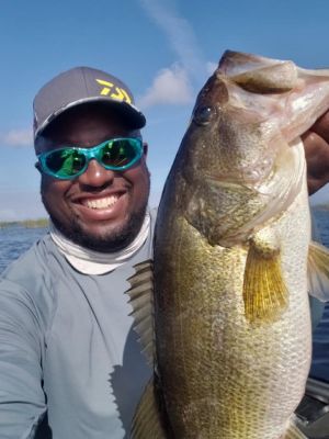 Flipping and Frogging
Two other techniques that just about always do well for Monroe are flipping and frogging. He's built a career on fishing like this and this year has been no different.
He's been fishing a frog already this spring with success for bass in all stages of the spawn and for that technique, he's been using his signature series Daiwa Tatula Elite 7'4" heavy frog rod paired with a Daiwa Tatula Elite spooled with 50-pound&nbsp;J-Braid.
"I use the Elite reel for that technique because it is such a great reel for long casts," he feels.
For flipping, he's been using his 8' Tatula Elite punching rod often this year, and he's been pairing it with the 7.1:1 Daiwa Tatula&nbsp;Elite Pitch/Flip&nbsp;and spooling it with 65-pound&nbsp;J-Braid.
"It goes without saying that the reel is made for flipping and pitching; it has a shallow spool and big oversized handle. It's perfect for it," added Monroe.
No matter where he goes in the spring, Ish Monroe follows the same springtime attack plan: go shallow and fish for the biggest fish in the lake.
