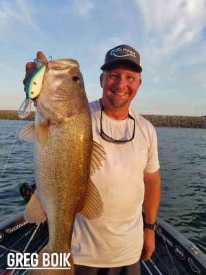 Greg &ndash; 6XD and Trapper Tackle Short Shank Trebles
In addition to the standard Trapper Trebles, they offer a short shank treble. This allows anglers to go up a size in hooks and not worry about the trebles tangling together. Greg has found success with deep-diving crankbaits like the Strike King 6XD for those deep summertime bass.
The Trapper Tackle Short Shank Trebles come in four sizes: #4, #2, #1, and 1/O. They were also designed with a wider box than usual, which increases hookups while at the same time, reducing snags.
Trapper Tackle has hooks for just about any lure you plan to fish and for whatever you want to target. Besides only hooks, they are now collaborating with lure brands baits ready to go right out of the package with Trapper Tackle hooks.