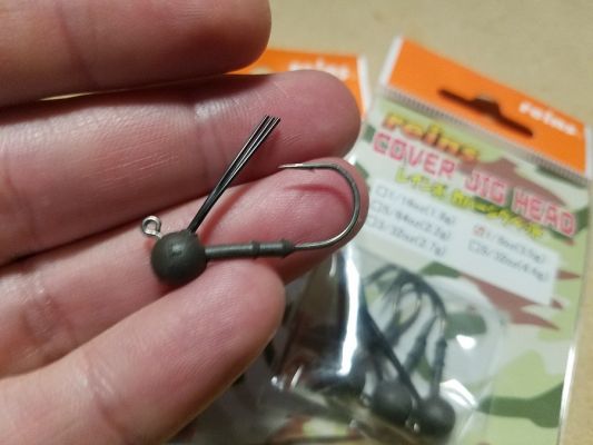 Reins Cover Jig Head | Weedless Finessing
This weedless finesse jighead allows you to fish small soft plastics around cover without fear of hanging up. The weedguard is soft and pliable for easy hooksets, but strong enough to protect the hook. Since it is made of tungsten it has a small profile and it is available in 1/16, 1/8 and 3/32 ounce sizes.