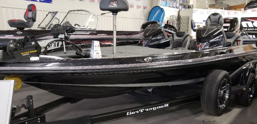 BASS BOATS
Between the Lakewood and Walla Walla location, Nixon&rsquo;s carries some of the best brands of bass boats available.&nbsp;
Ranger, Triton, Skeeter, Legend, as well as plenty of used boats from all makes line their showrooms.
Check out Nixon's&nbsp;Inventory.