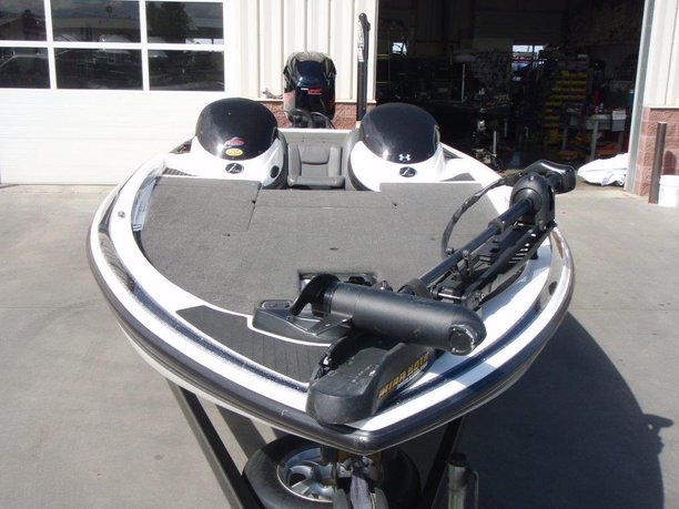 08Skeeter20iWhiteBlack (3).jpg