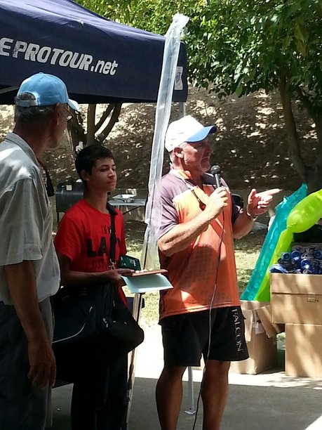 Bobby doing what he does really well, talkin about an amazing lil angler to the crowd.