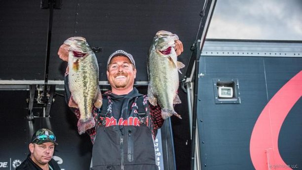 PLINE PRO BRYAN THRIFT HAS LEAD AT FLW CHAMPIONSHIP DAY 1 ON KENTUCKY LAKE.jpg