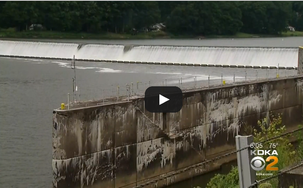 U.S. Army Corps Of Engineers ‘Horrified’ By Photos Showing Man, Children Fishing On Lock And Dam.png