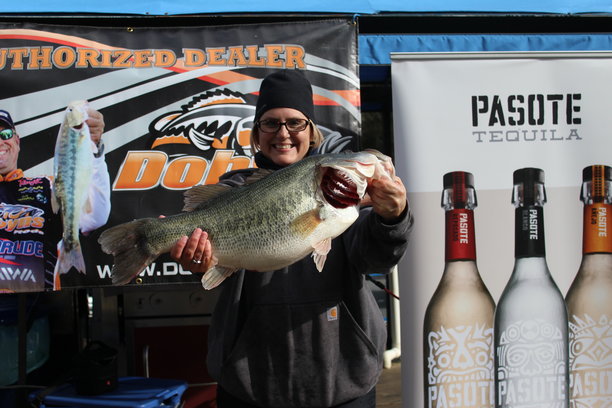 Lesa Tobey 1st Place Big Fish11.49lbs