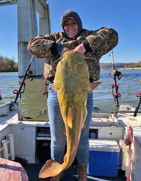 Teen angler lands 53 pound catfish.jpg