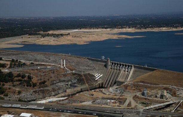 California's extreme drought conditions causes a 5-mph speed limit for boaters.jpg