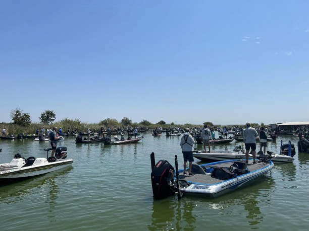 IIIIIT&quot;S TIME!...UFC8 blast-off gets underway at Russo's Marina!