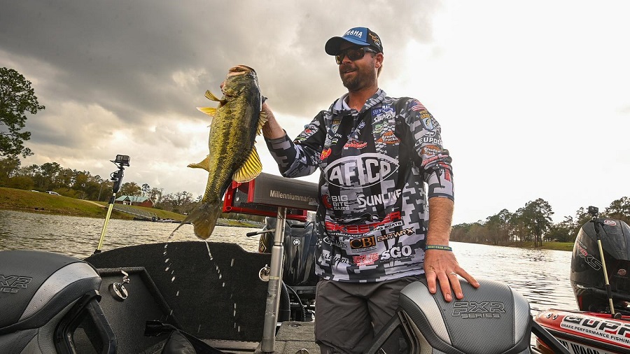 How to Layer Fishing Clothes  Drew Cook's AFTCO Guide 