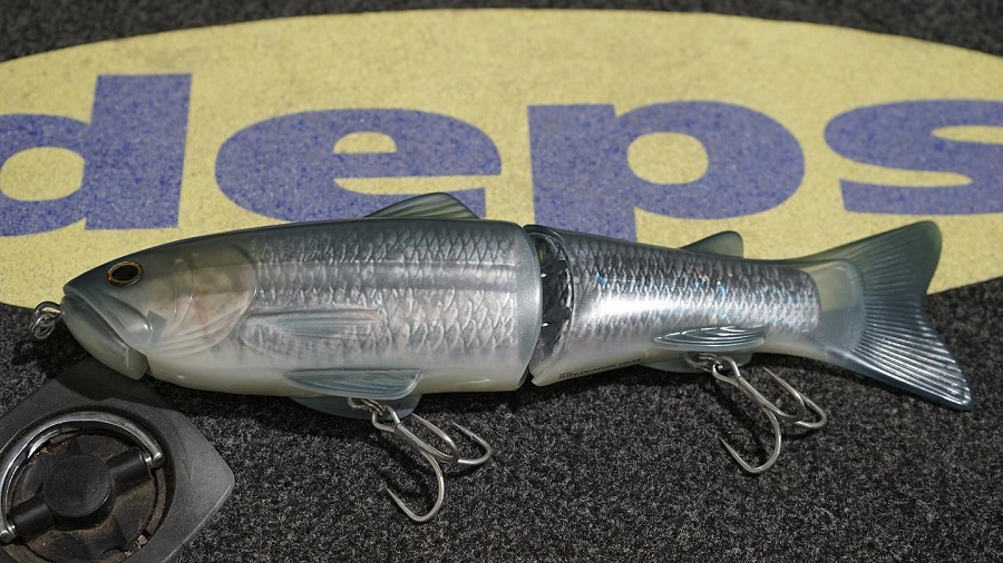 This Is The Best Glide Bait On The Market! The Deps 250! Bait