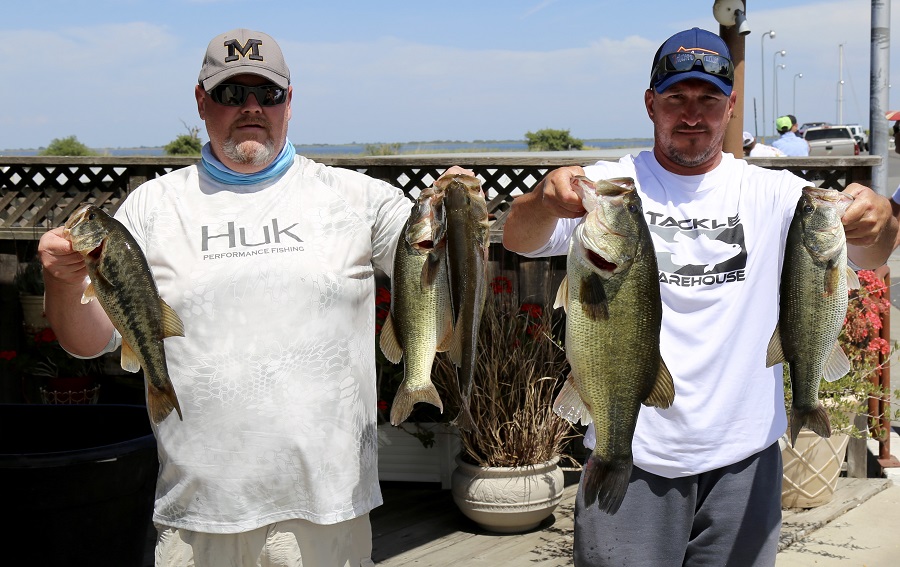 Two Lures in Franks Earn Graves and Aston the Bass Cat Owners